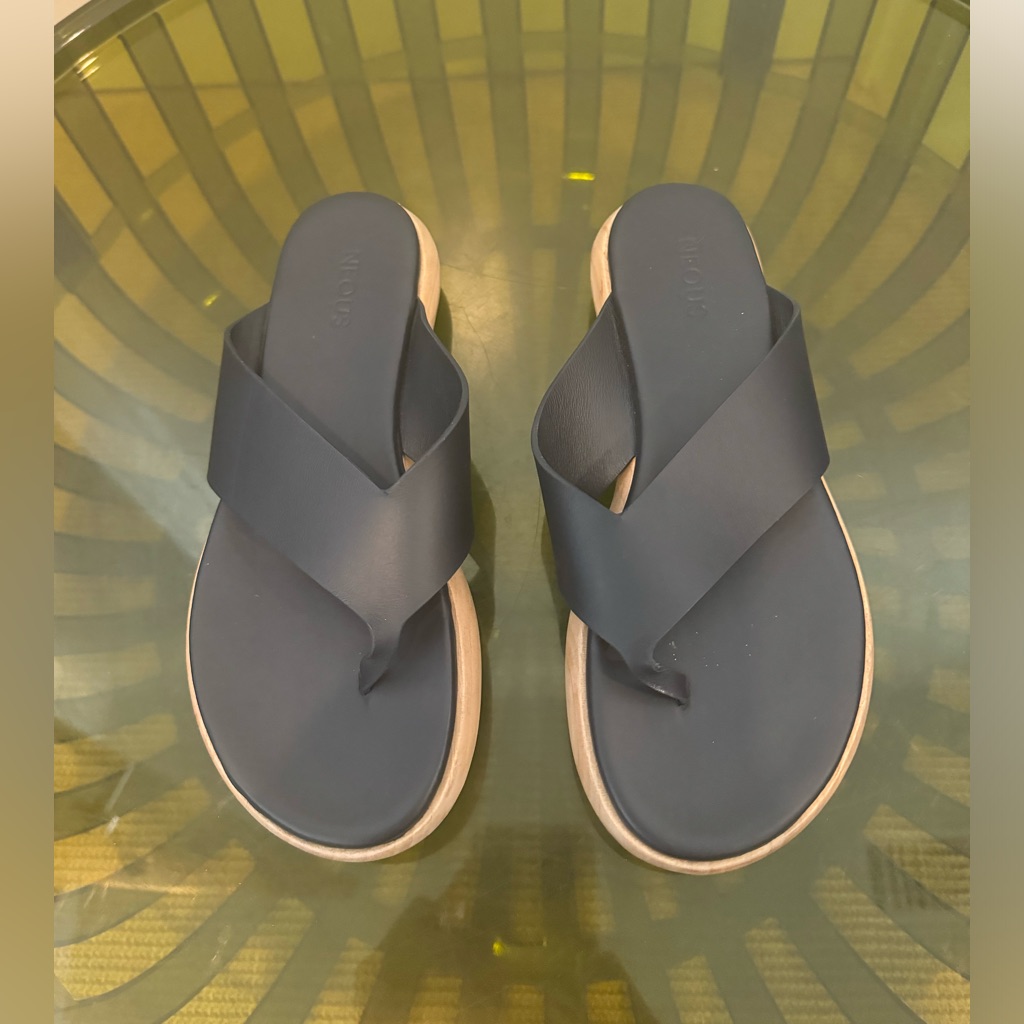 Neous Ecryina Leather Sandals